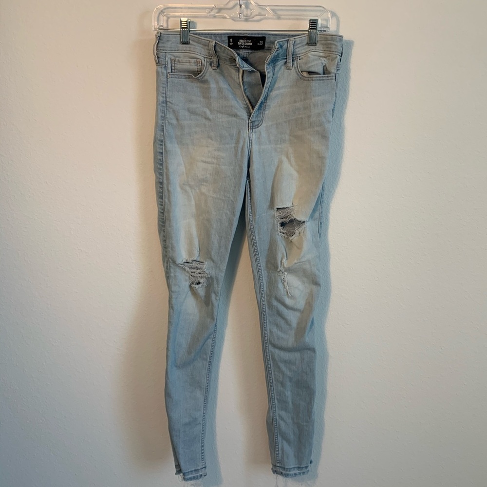 Hollister High Rise Distressed Ankle Jeans